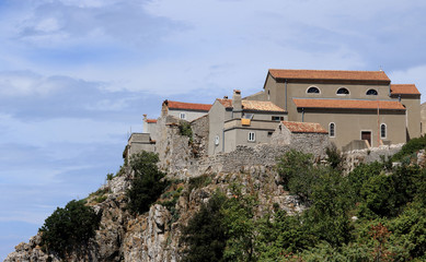 Fototapeta na wymiar small fort city Lubenice, island Cres, Croatia
