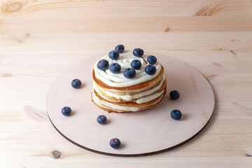  Cupcakes, sour cream cake with wild berries