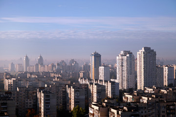 Fototapeta na wymiar the rays of the sun at dawn shine on high-rise buildings in the metropolis