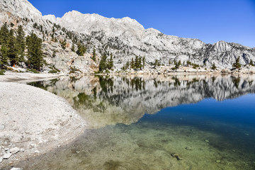 Fototapeta na wymiar Lone Pine Lake on a sunny summer day, Eastern Sierra Mountains, California
