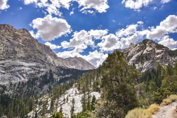 Fototapeta na wymiar Views on the trail to Lone Pine Lake, Eastern Sierra Mountains, California