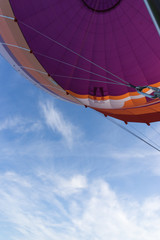 Obraz premium Fahrt mit dem Heißluftballon