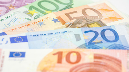 3375_Five_Euro_bills_on_the_table.jpg