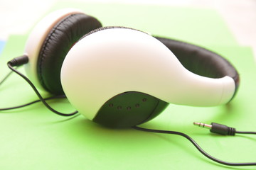 cuffia per ascoltare musica oggetto tecnologico