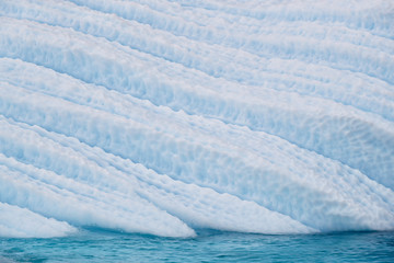 Iceberg melting patterns