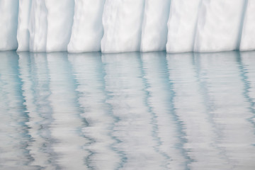 Iceberg melting pattern reflections