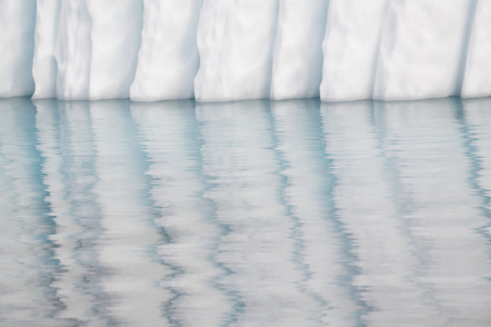 Iceberg melting pattern reflections