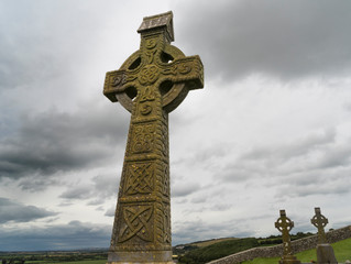 Cruz celta en un cementerio de Irlanda