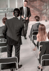 listener answering the question of the speaker.