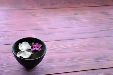 White and purple floating phalaenopsis in the bowl