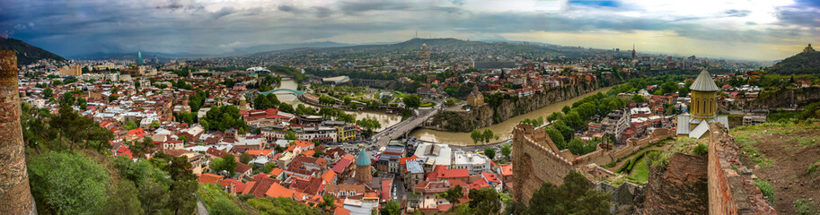 Obraz premium Panorama Tbilisi, Gruzja, Narikala, maj 2017