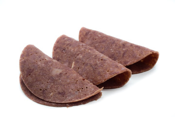 beef corned Corned-Beef isoliert freigestellt auf weißen Hintergrund, Freisteller