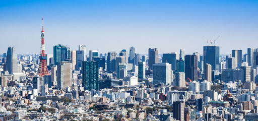 東京　青空と都市風景　ワイド