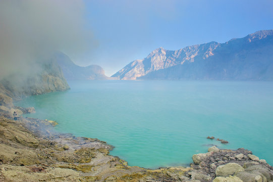 Indonesia, Java, acid Ijen crater lake