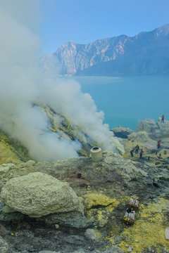 Indonesia, Java, acid Ijen crater lake