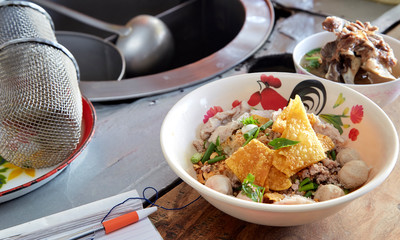 Wide rice noodles with vegetables pork