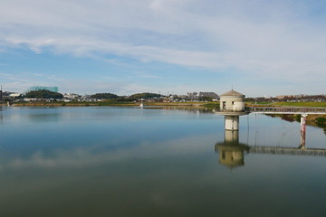 Obraz premium The river cityscape blue sky city pavilion