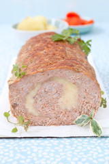 Hackfleischbraten mit Käse