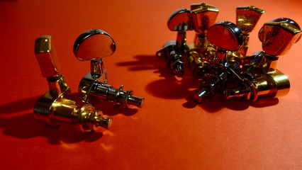 Guitar tuning pegs
