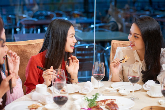 Female Friends Gossiping At Dinner