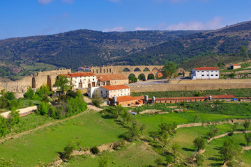 die alte mittelalterliche Stadt Morella Aquädukt, Castellon in Spanien - the old medieval town of...