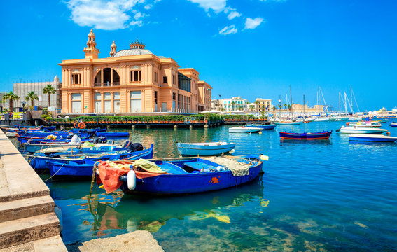 Fototapeta Margherita Theater and fishing boats in old harbor of Bari, Puglia, Italy. Bari is the capital city of the Metropolitan City of Bari on the Adriatic Sea, Italy. Architecture and landmark of Italy