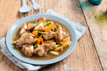 Pork spare rib stir fried with soy sauce and black pepper