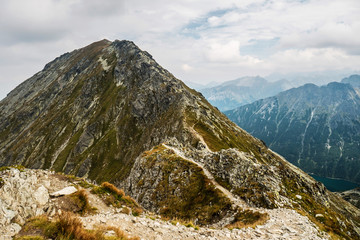 Krajobraz górski Polskich Tatr Miedziane widok ze szlaku turystycznego