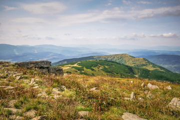 Popołudniowy krajobraz górski widok z Babiej Góry w Polsce - obrazy, fototapety, plakaty