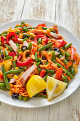 mexican style healthy salad with green bean