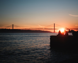 Fototapeta premium Beautiful sunset on the 25 de Abril Bridge over the Tagus river in Lisbon