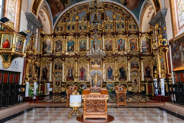 Fototapeta na wymiar Belgrade, Serbia - October 14, 2018: Interior of Church of the Nativity of the Virgin Mary, known as the Church of the Holy Virgin of Serbian Orthodox Church 