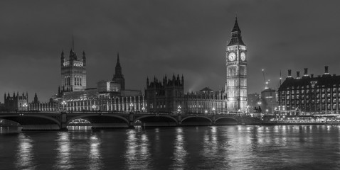 Fototapeta na wymiar big ben and houses of parliament at night, black and white