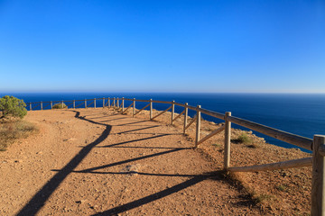 sentiero sulla scogliera a Luz - Algarve (Portogallo)