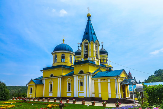 Bursuc Hancu Monastery 04