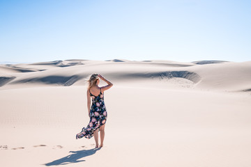 Women standing / walking in the Desert / Dune looking out in the scene