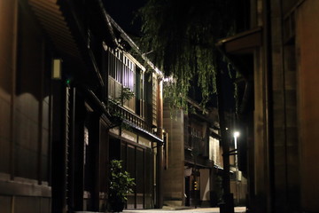 石川県　夜の東茶屋街
