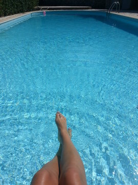 Barboter dans la piscine