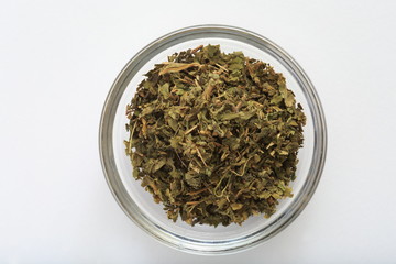 The dried leaves of the gimnema (herbal tea)