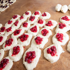 Cooking buns from dough with fruit filling
