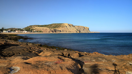 Fototapeta na wymiar la costa dell'Algarve a Luz (Portogallo)