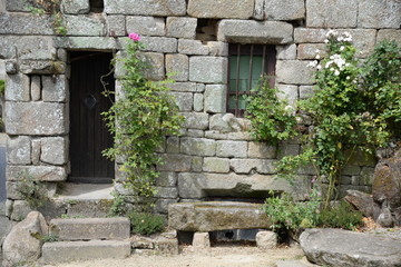 Hauseingang in Locronan, Bretagne
