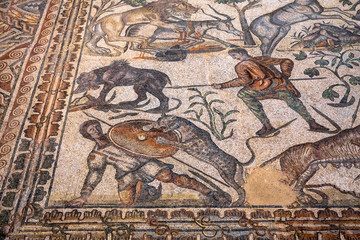 mosaico romano hecho con teselas y localizado en La Olmeda , cerca de Saldaña en Palencia, España