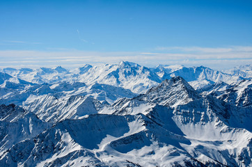 Fototapeta na wymiar mountain tops on sunny day in the Alps