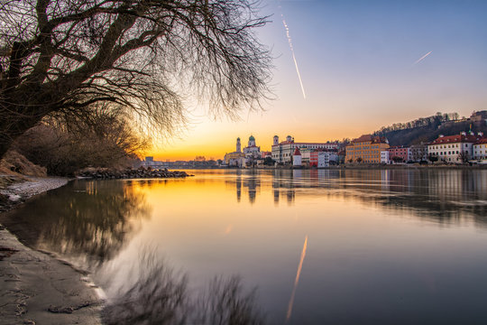 Passau im Sonnenuntergang im Frühling