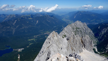 Wanderung auf die Zugspitze, über das Höllentalklamm mit Gletscher (Höllenthalerferner) und Klettersteig