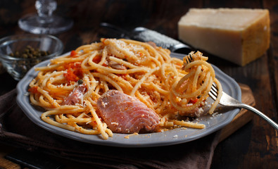 Pasta with chunks of fresh tuna, tomato and capers