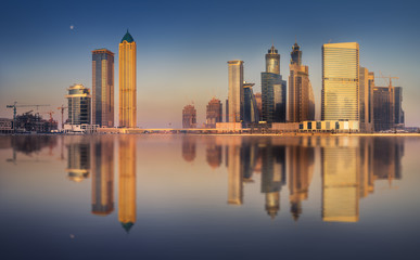 Fototapeta premium Gród Dubaju i panoramiczny widok na zatokę Business, Zjednoczone Emiraty Arabskie