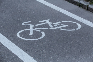 Obraz premium Bicycle path with a bicycle symbol on the asphalt