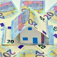Casa hecha con billetes de 2o euros
